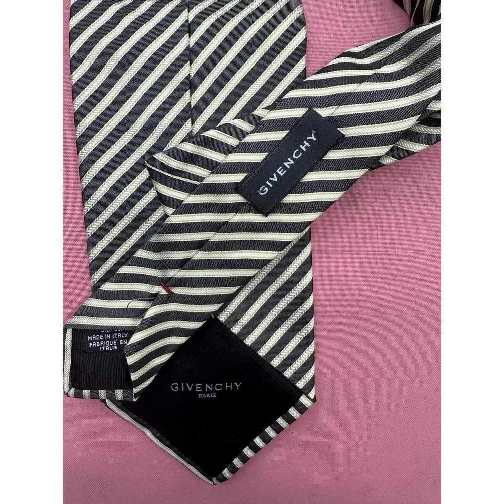 Givenchy Men's 100%‎ Silk Tie Gray & Ivory Diagonal Stripes Made in Italy 56 x 4